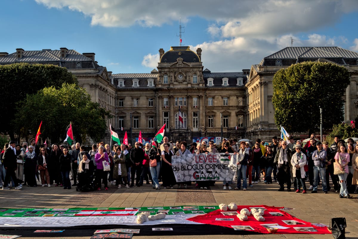 [Archives] L'Insurgée du 16 octobre : « On a laissé notre jeunesse, notre santé dans l’usine », l’usine MA France d’Aulnay-Sous-Bois occupée depuis 6 mois.